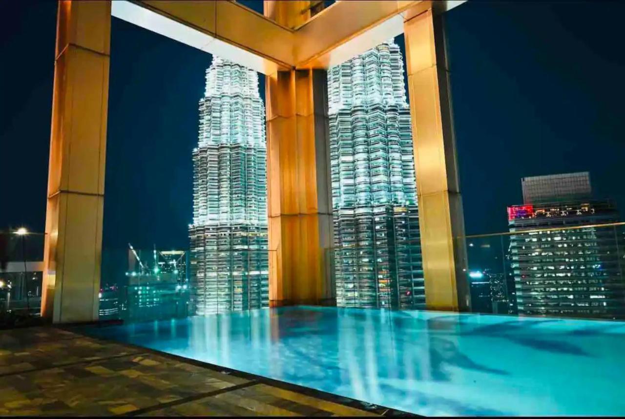 Two Bedroom Klcc With Rooftop Pool And View Apartment Kuala Lumpur