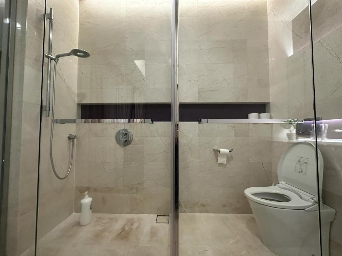 Two Bedroom Klcc With Rooftop Pool And View Apartment Kuala Lumpur