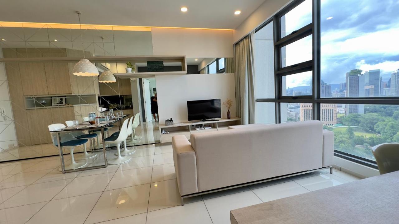 Extravagant Family-biz Nest @ Robertson 30f Apartment