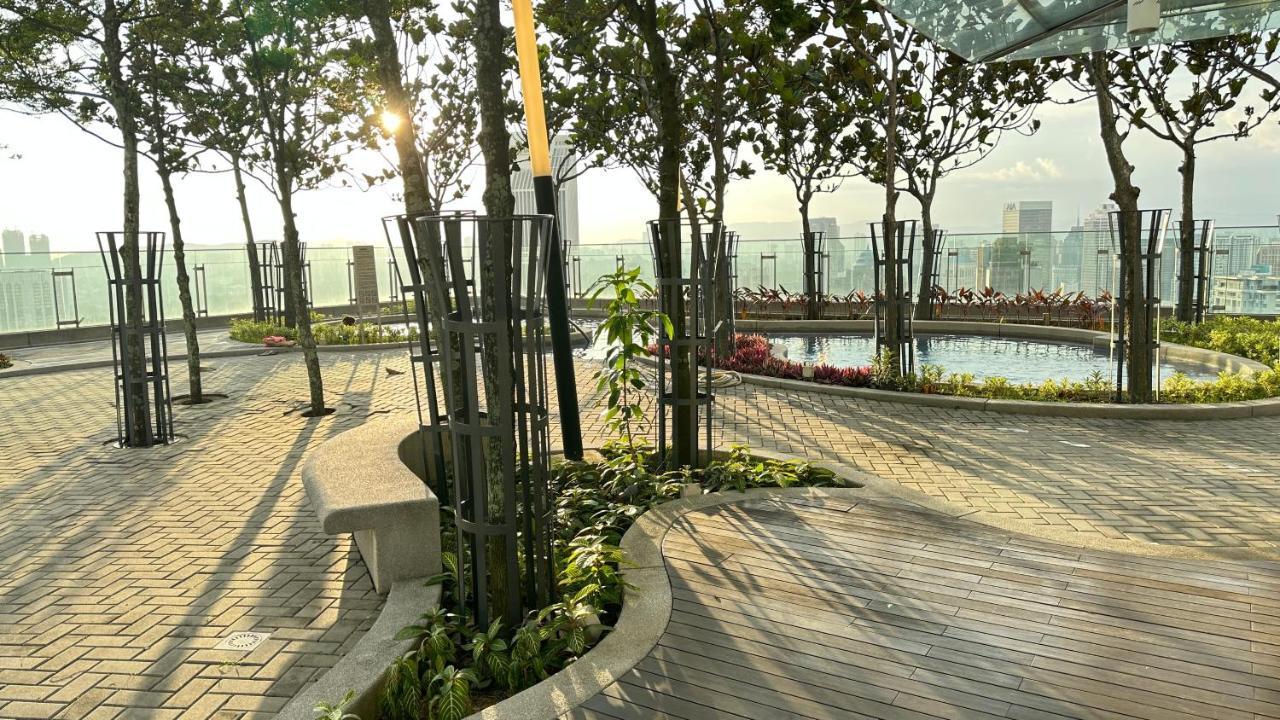 Extravagant Family-biz Nest @ Robertson 30f Apartment