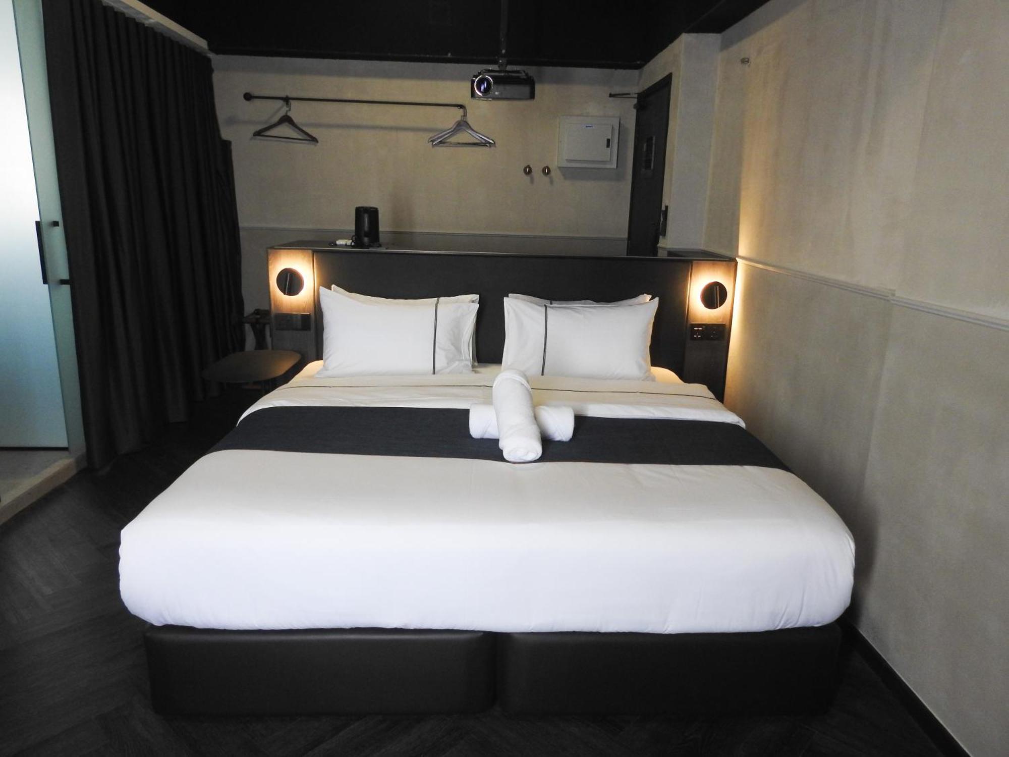 Hotel B
