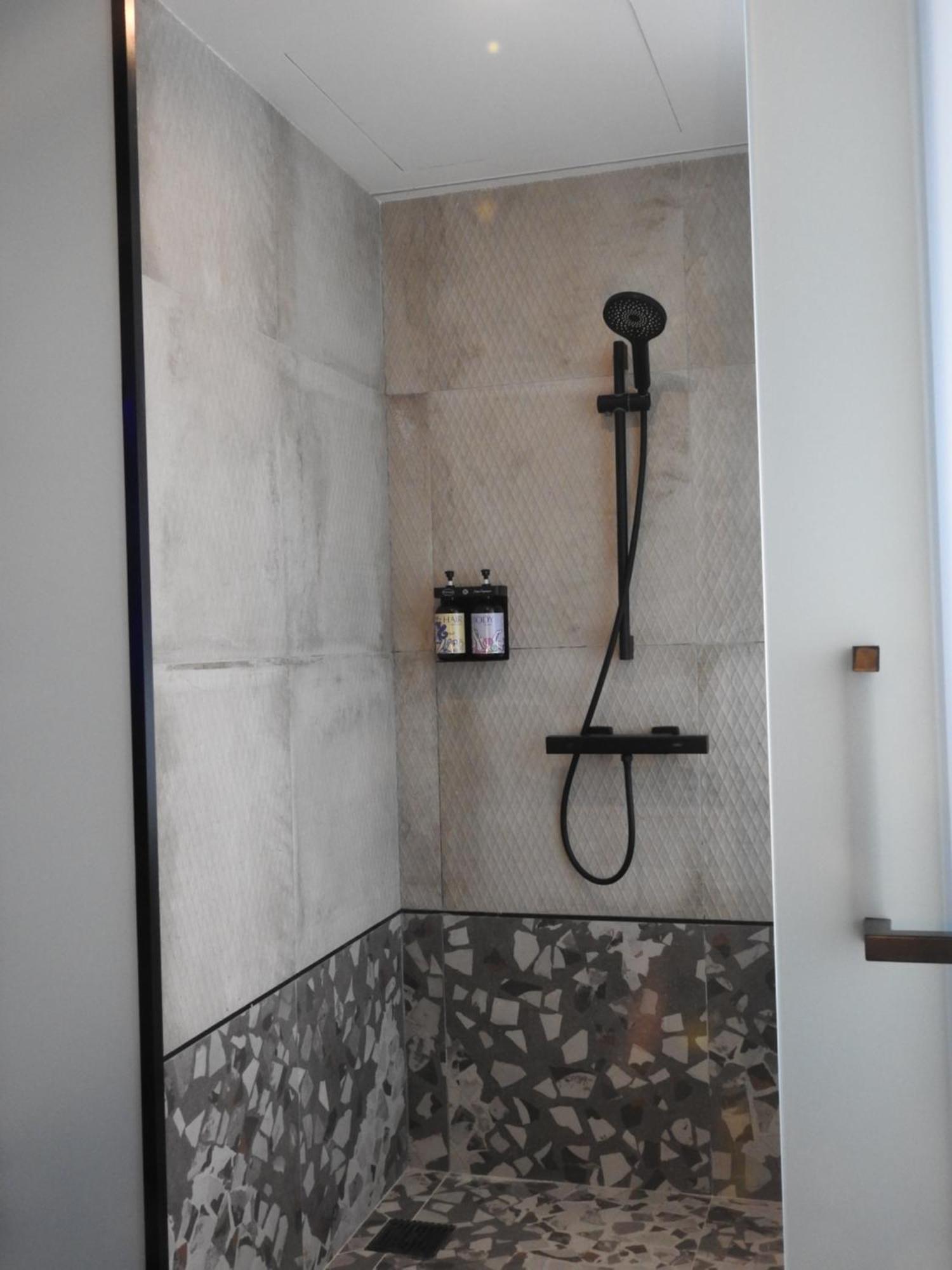 B Hotel 3*