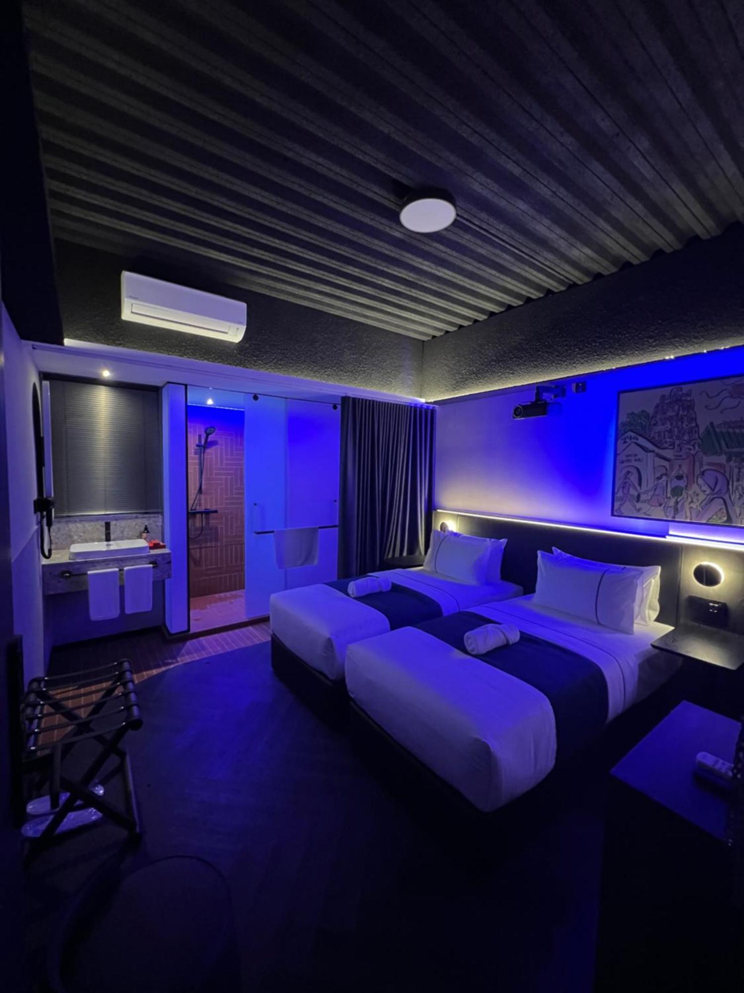Hotel B