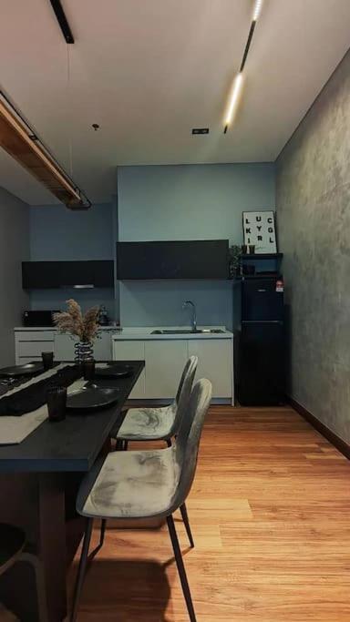 Apartment Premium Darkdesign 6pax In Desa Parkcity Wifitvbox *