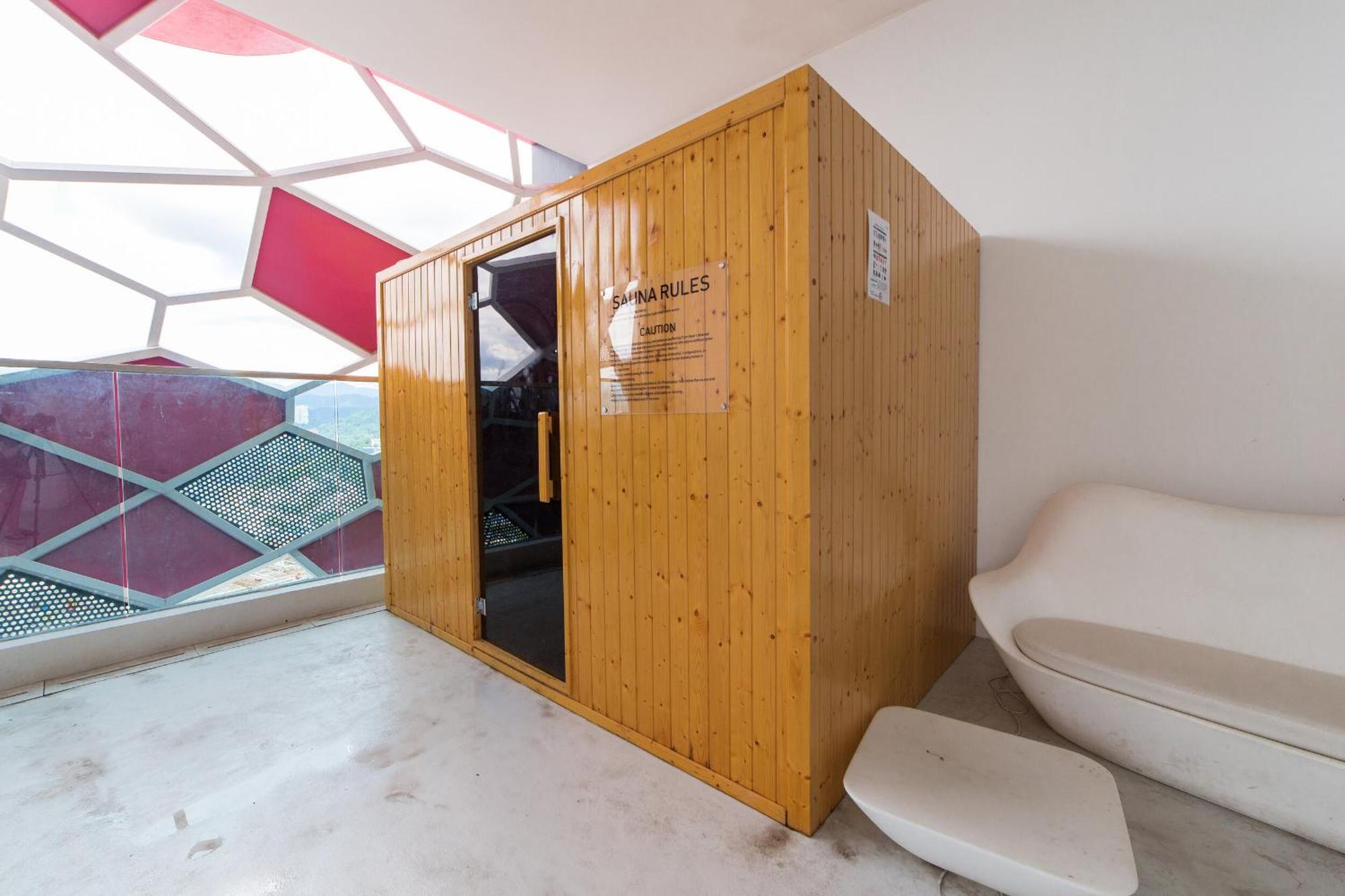 Private Lift With Kl View Netflix 500mbps Internet Cozy Space And Privacy 1bedroom 2 Beds 1 Bathroom * Kuala Lumpur