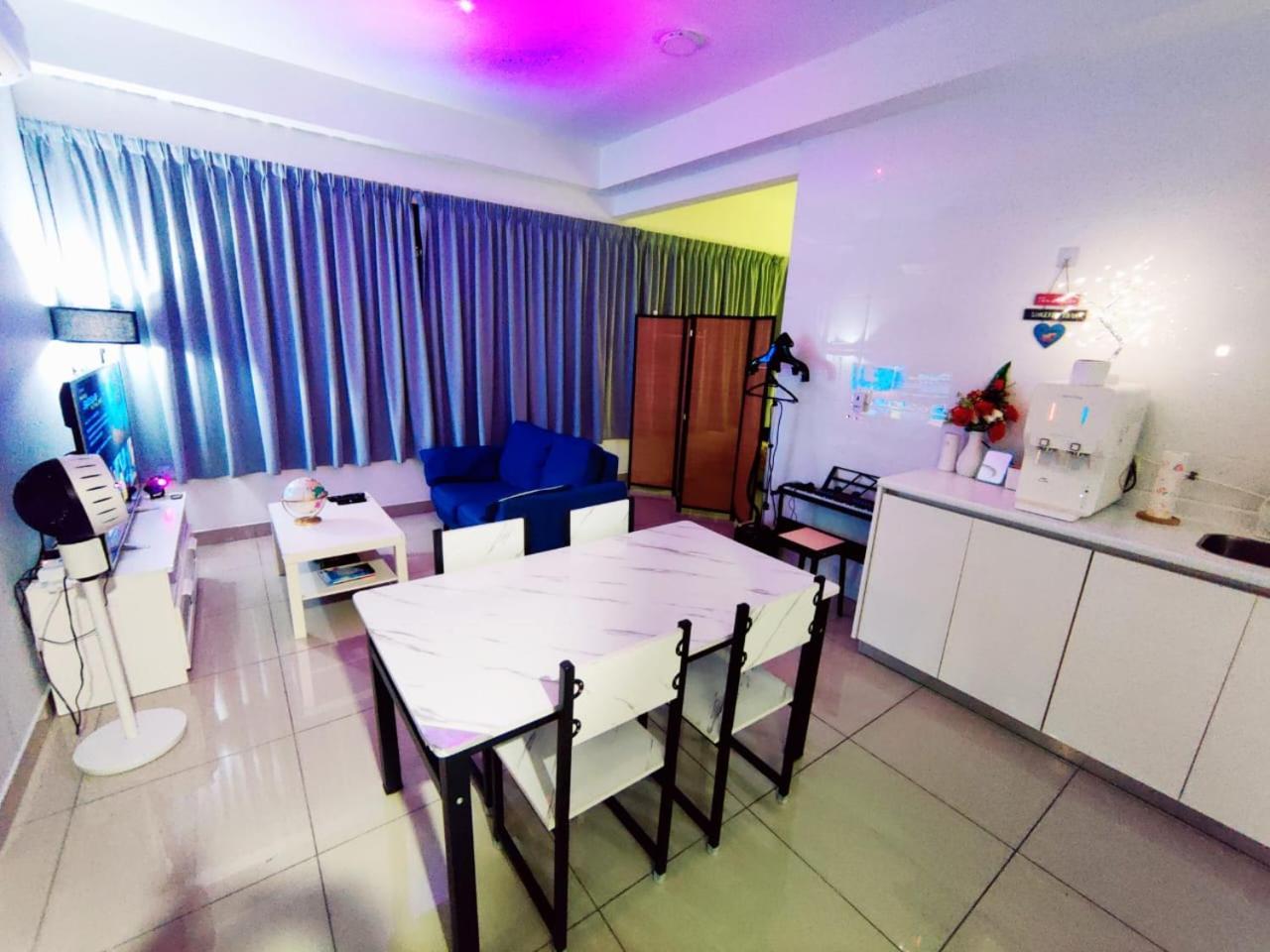 Private Lift With Kl View Netflix 500mbps Internet Cozy Space And Privacy 1bedroom 2 Beds 1 Bathroom Kuala Lumpur