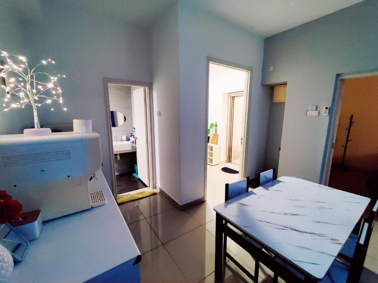 Private Lift With Kl View Netflix 500mbps Internet Cozy Space And Privacy 1bedroom 2 Beds 1 Bathroom *