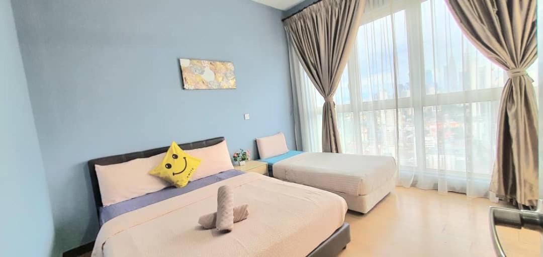 Regalia With Infinity Pool Klcc By Staycation Homes Apartment *