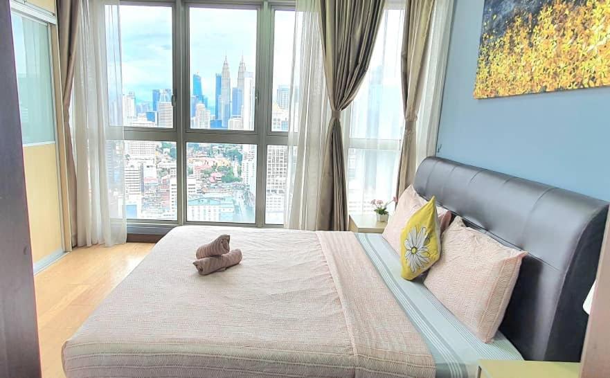 Regalia With Infinity Pool Klcc By Staycation Homes Apartment Kuala Lumpur