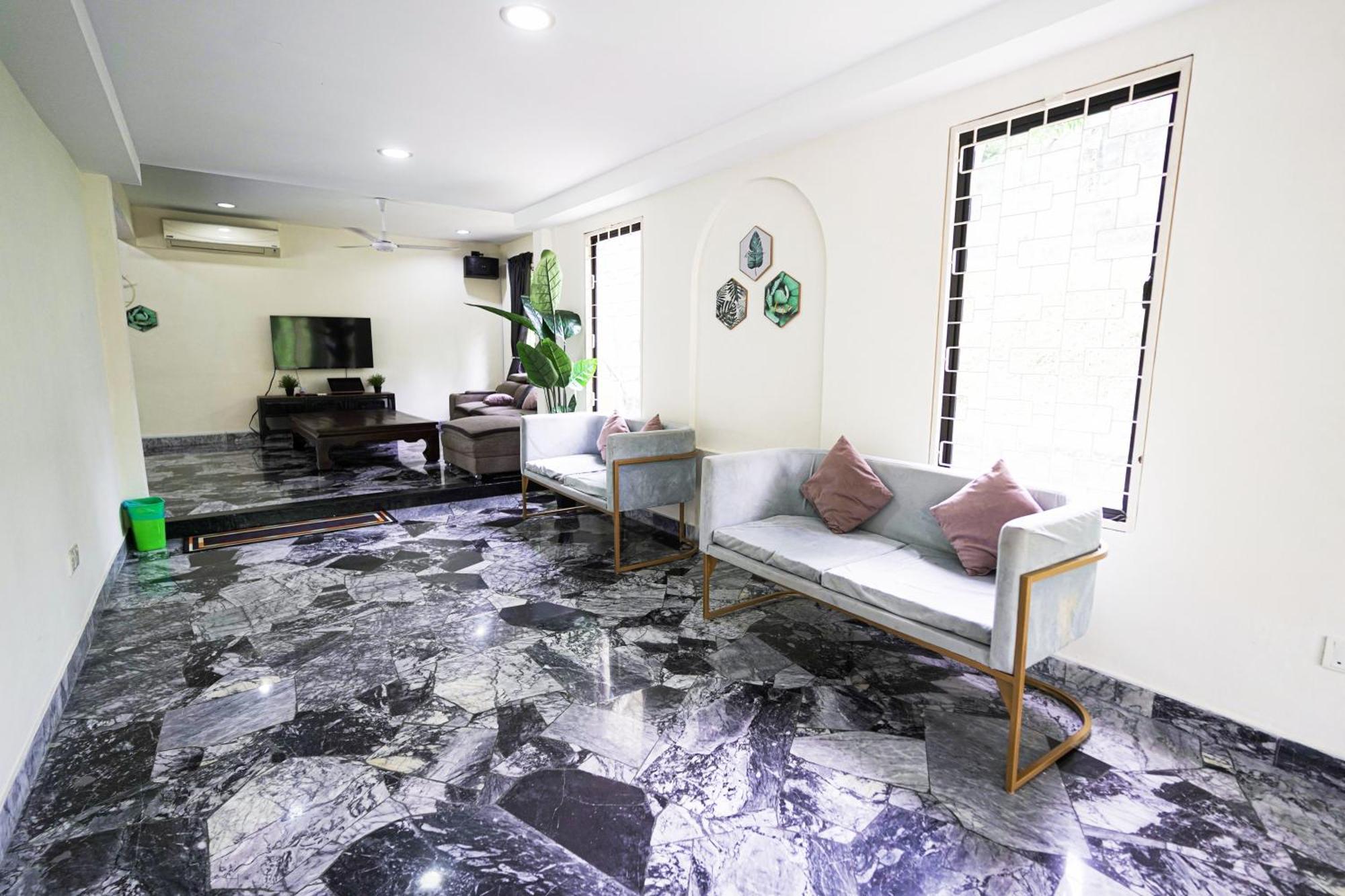 Villa 30 Pax Oug Bungalow With Swimming Pool