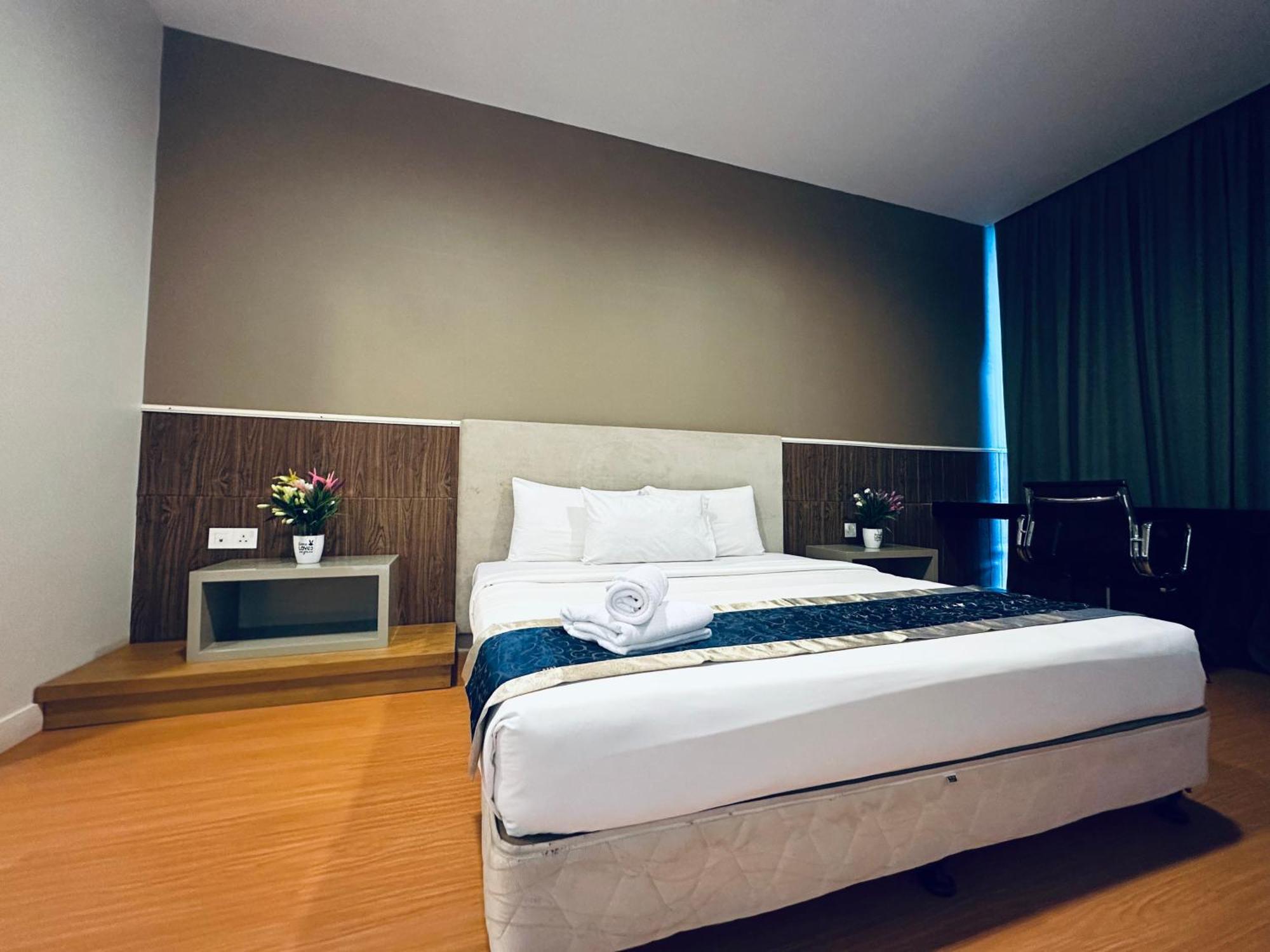 The Platinum By Aurora Apartment