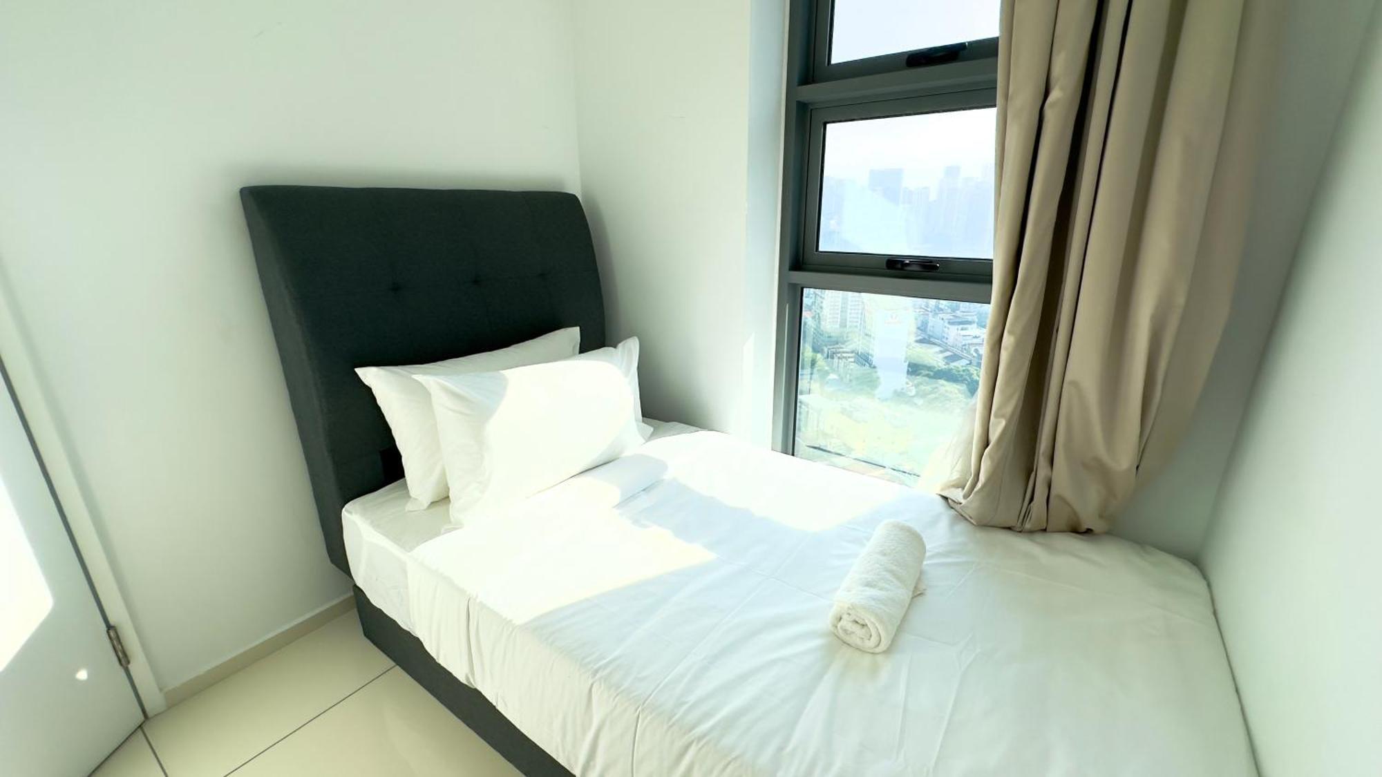 Extravagant Family-biz Nest @ Robertson 30f Apartment