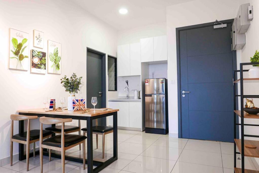 Bukit Jalil Cozy Place 5~7pax Apartment Kuala Lumpur