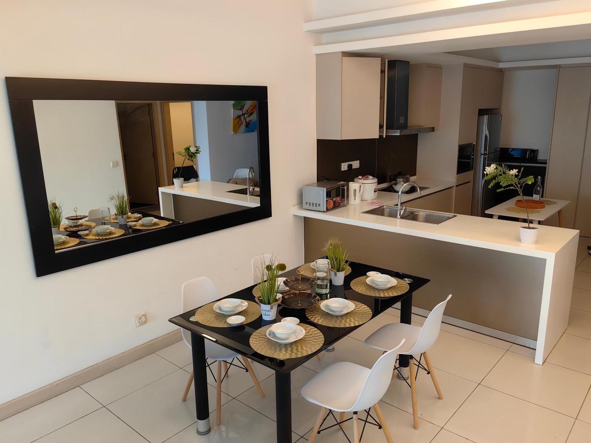 703 Klcc 5 Minutes To Alor Street Ceylon Pavilion 3 For 10 Pax Kuala Lumpur