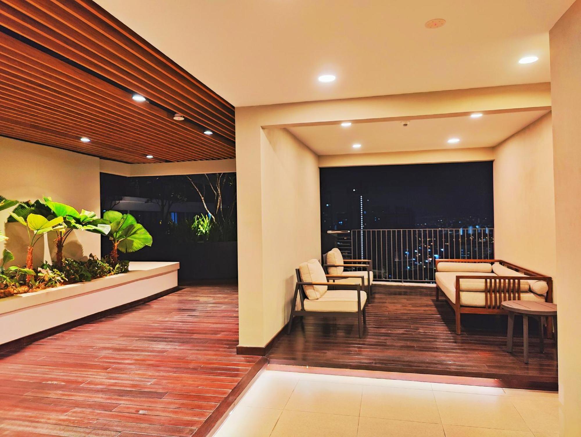 Central Kl City With Balcony Infinity Pool & Lrt Mrt & Klcc Mall Access Pangsapuri *