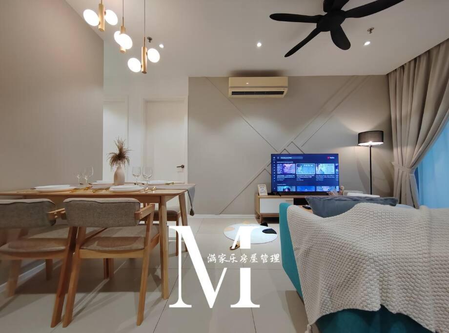 Mont Kiara Main Street Walking Distance Suwnay 163 2 Bedroom Balcony 2-4Pax Apartment Kuala Lumpur