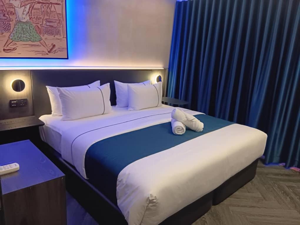 Hotel B