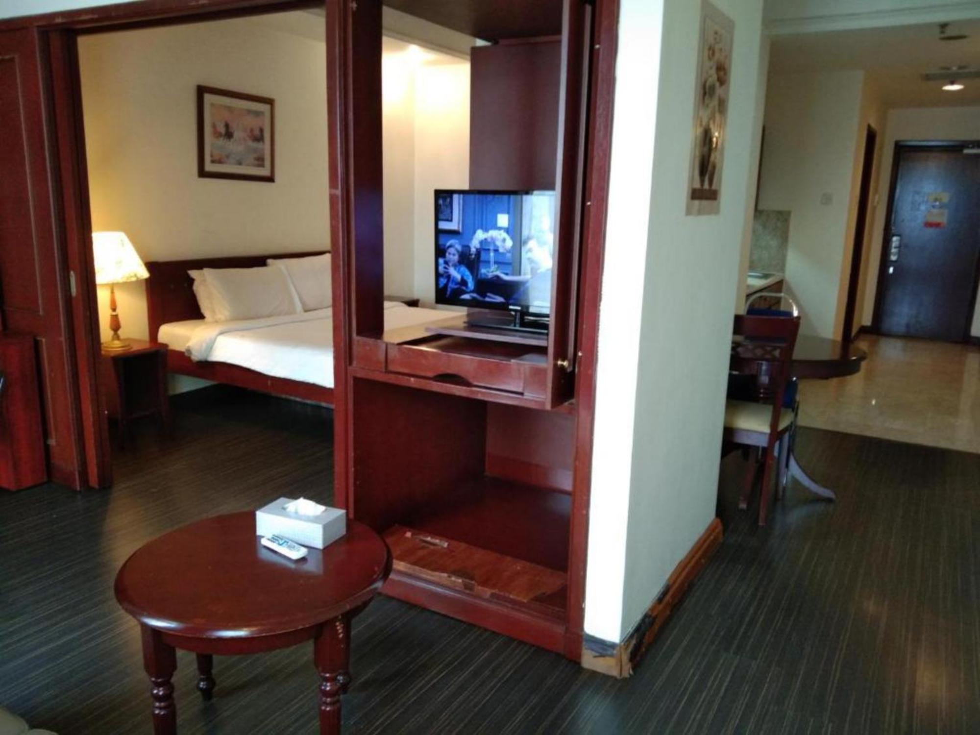 Worldwide Service At Times Square Apartment *