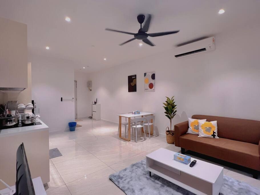 3px Comfy Quill Residence, Near Quill City Mall, Monorail & Lrt Apartment *