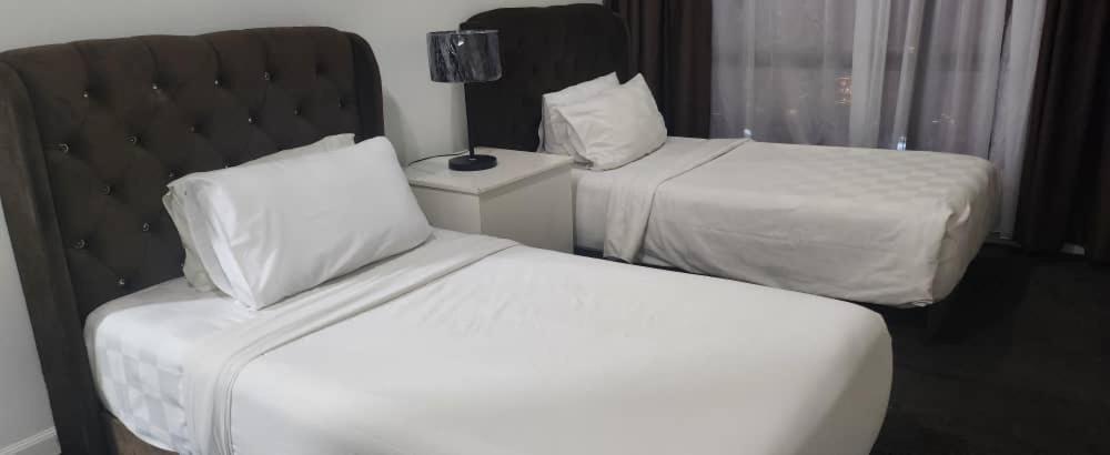 Nice World Service At Times Square Apartment
