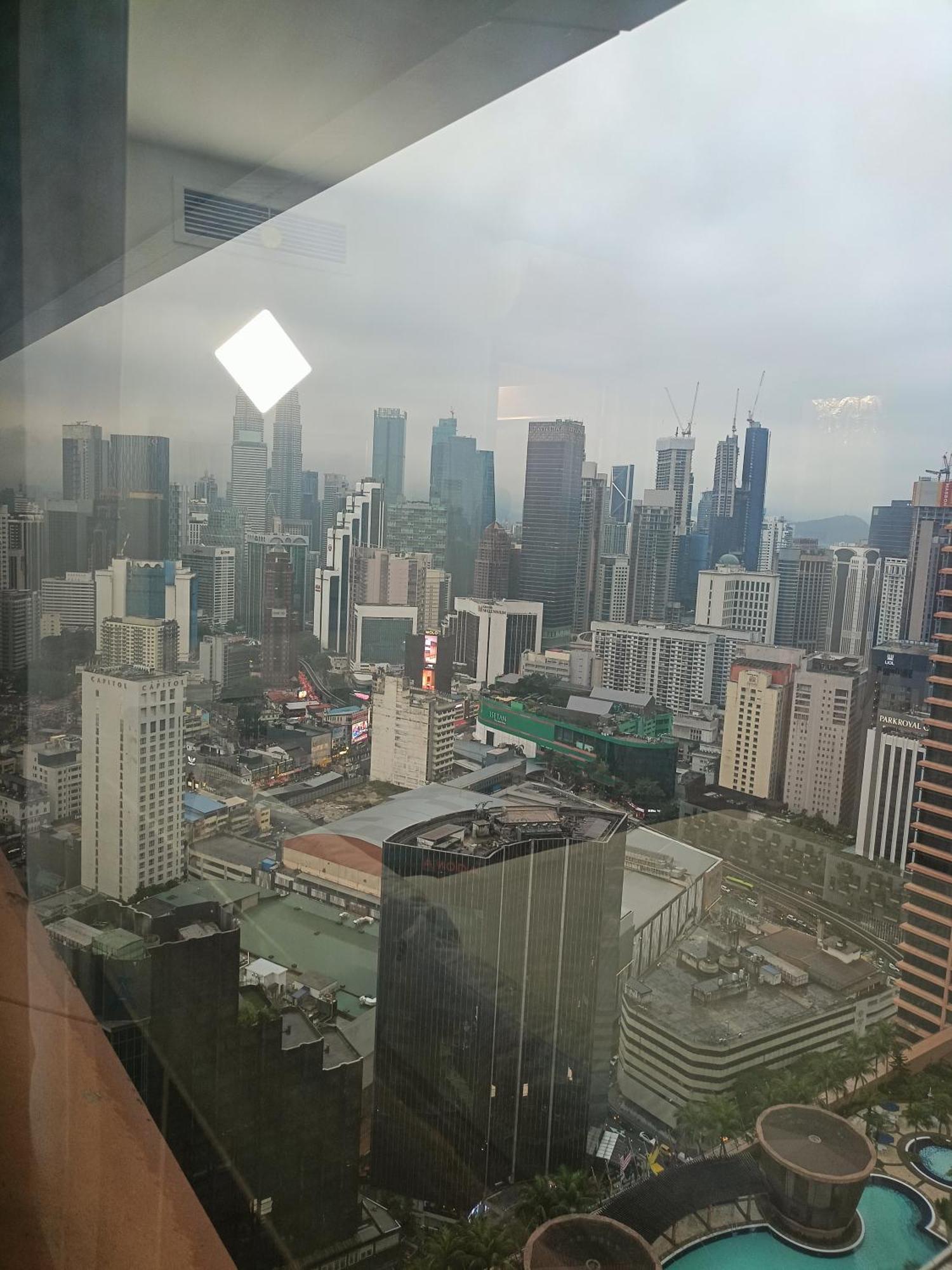 Nice World Service At Times Square Apartment