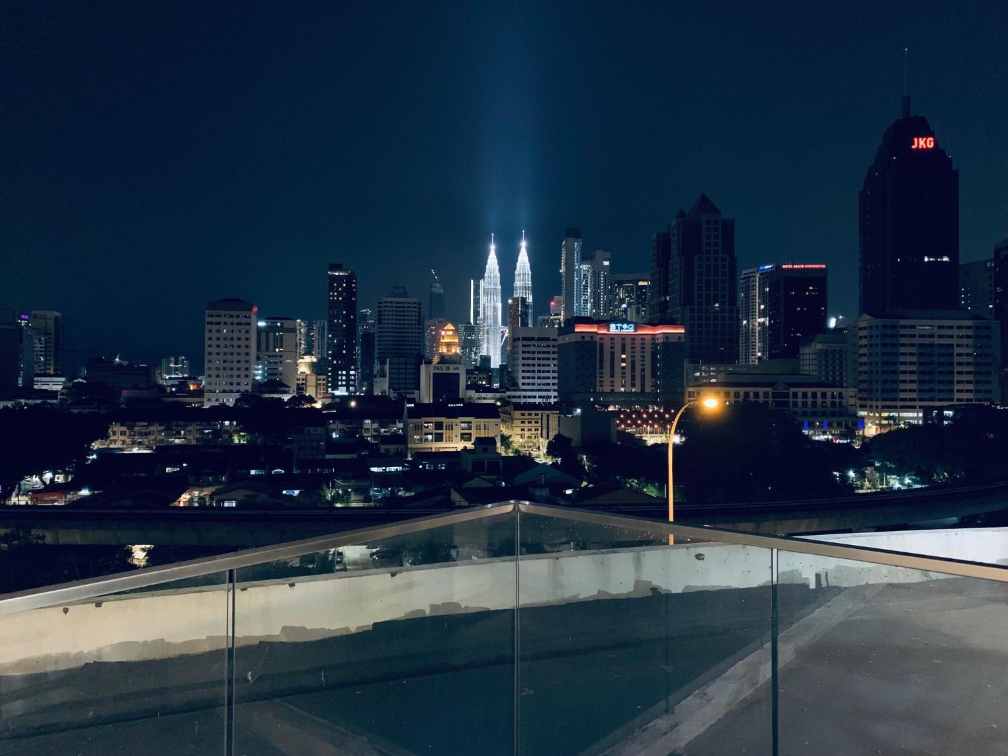 Apartment Klcc View Luxury & Klcc View Sky Pool At Regalia Kuala Lumpur