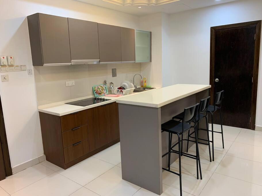 Apartment Klcc View Luxury & Klcc View Sky Pool At Regalia Kuala Lumpur