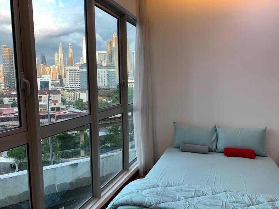 Apartment Klcc View Luxury & Klcc View Sky Pool At Regalia