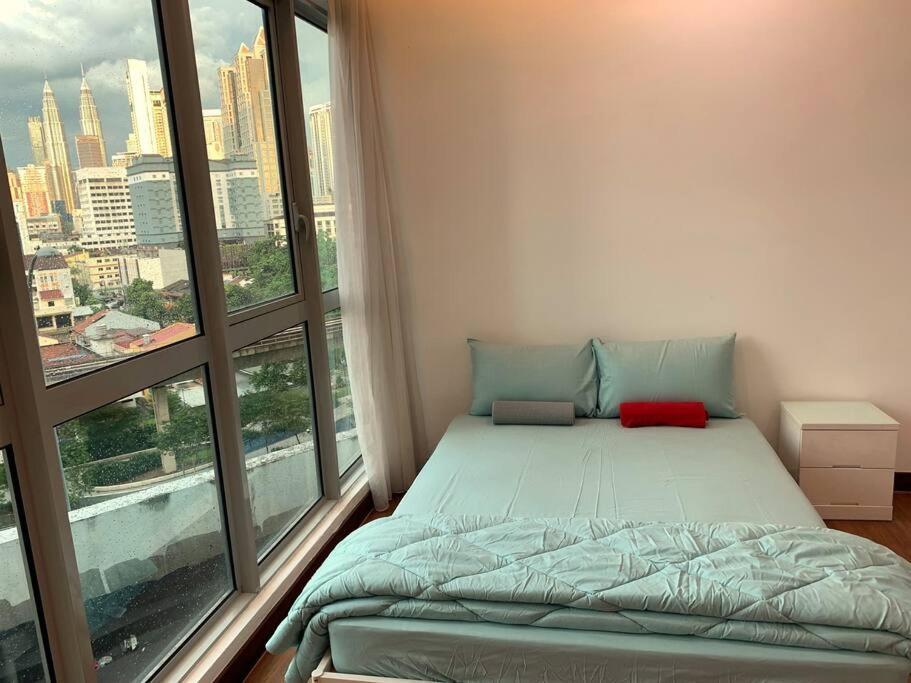 Apartment Klcc View Luxury & Klcc View Sky Pool At Regalia *