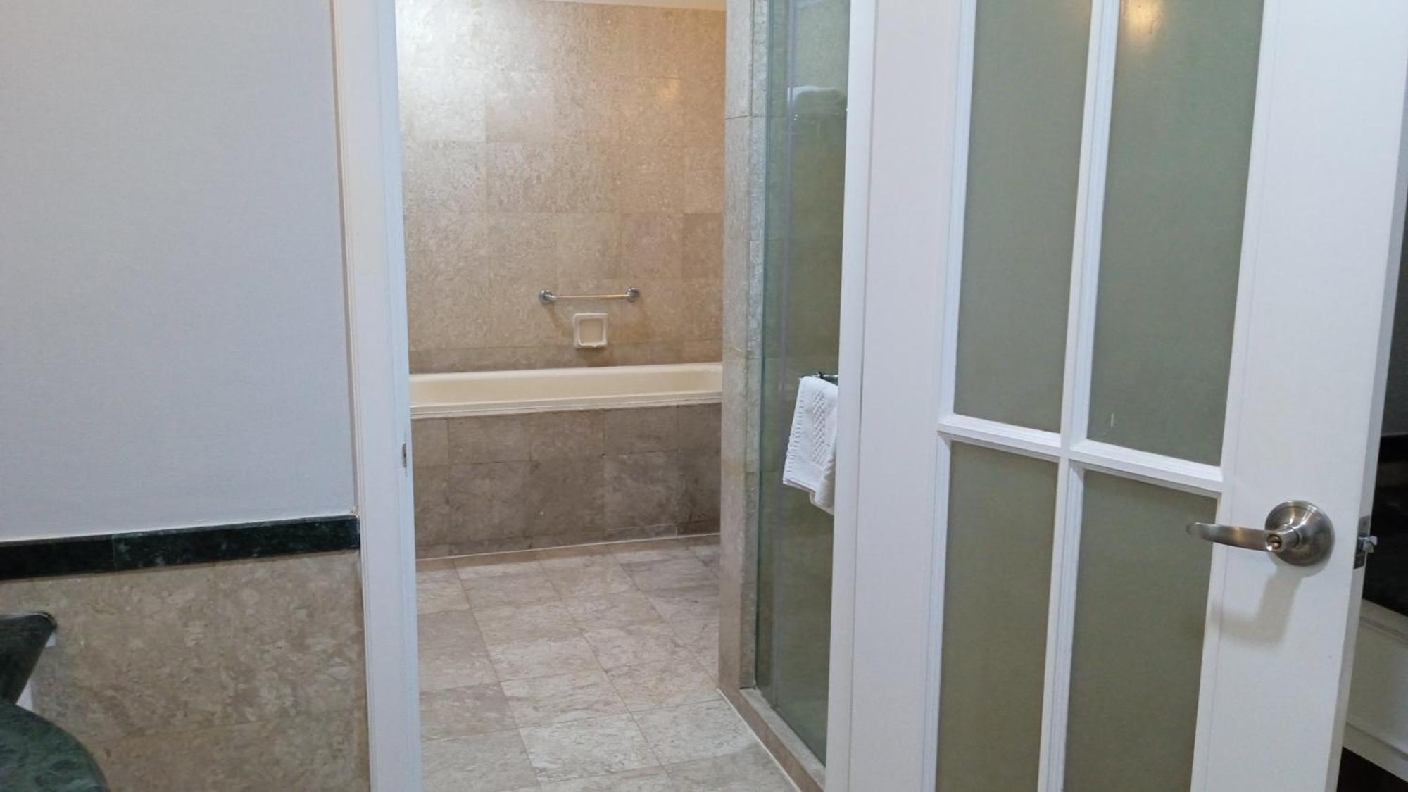 Apartment Visitor Service Suits At Times Square Bukitbintang K L *