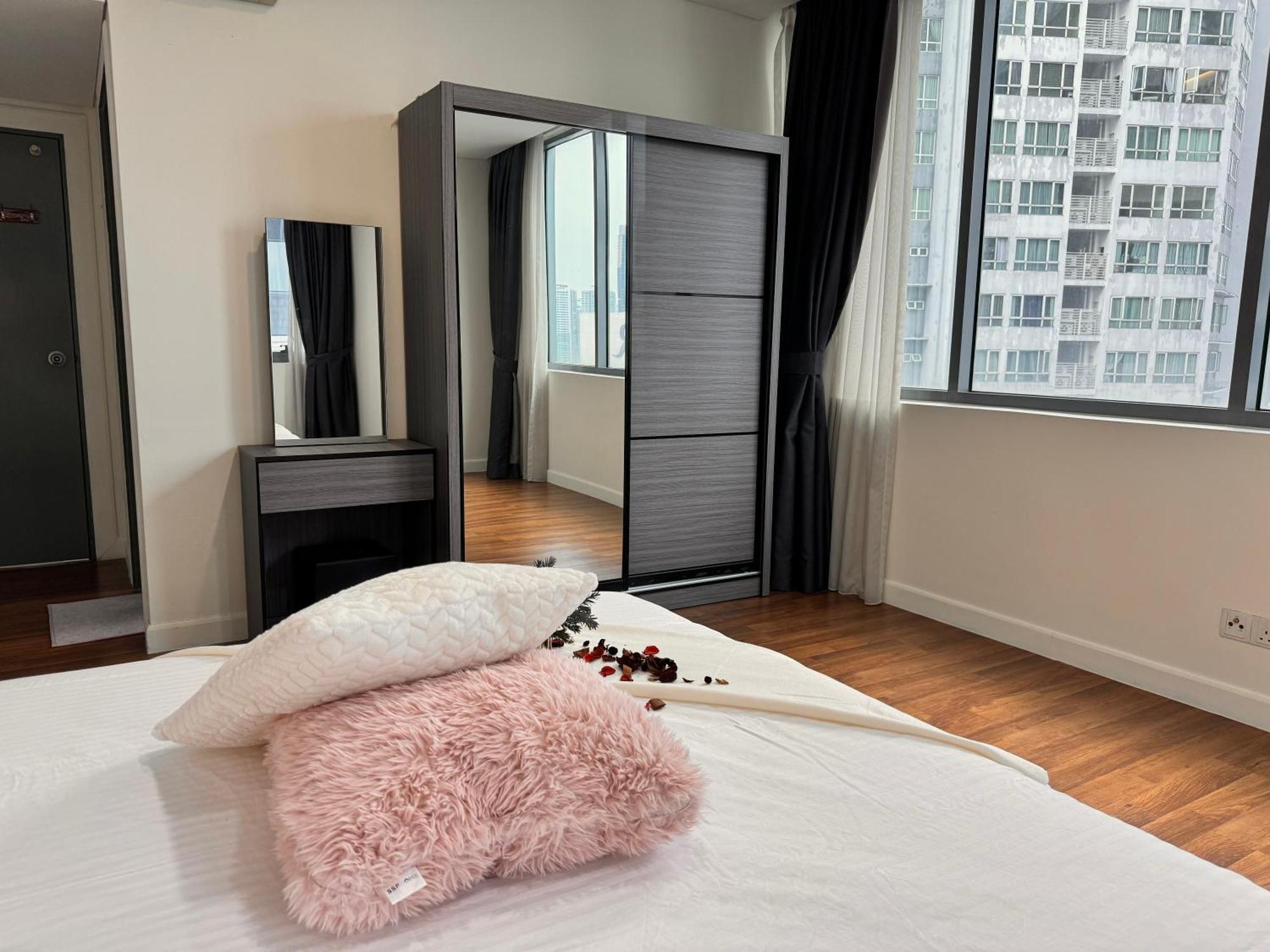 Aparthotel 3min Klcc Mercu Summer 3b2b 10pax Big Family By Fantasy Hospitality