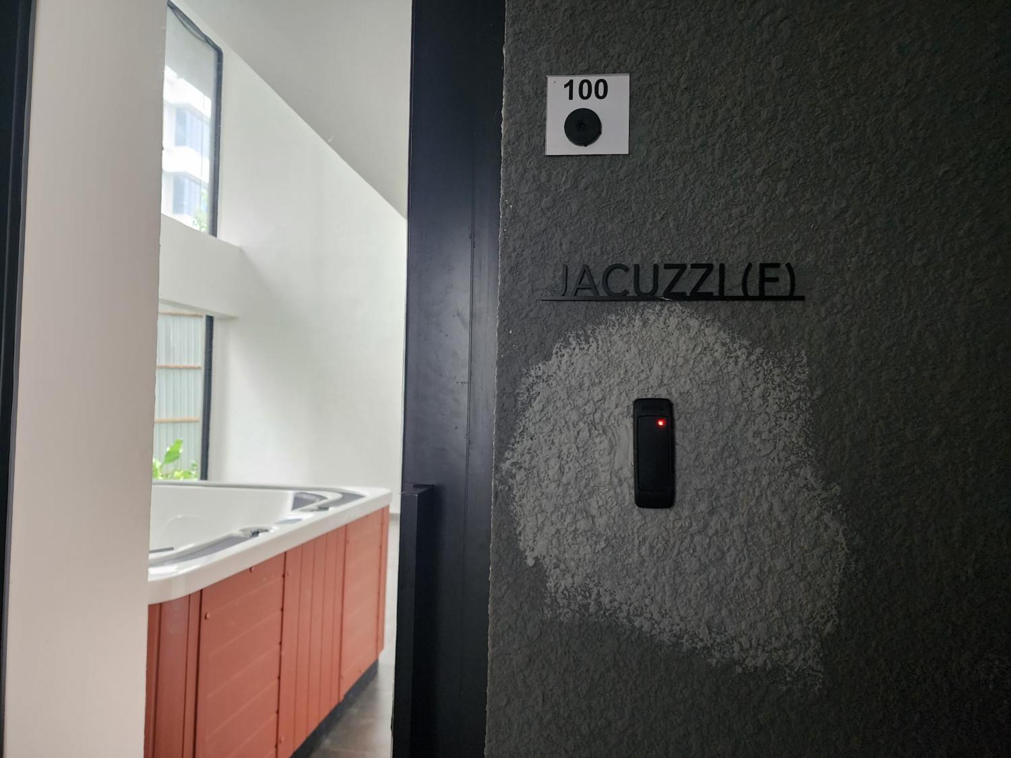 Astoria,4r3b,4kmtoklcc,1505sf,bigbalcony,newcondo,bathtub,nicefacilities *