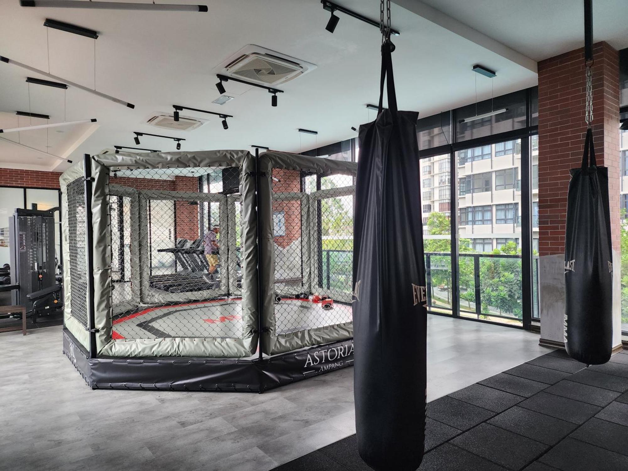 Apartment Astoria,4r3b,4kmtoklcc,1505sf,bigbalcony,newcondo,bathtub,nicefacilities
