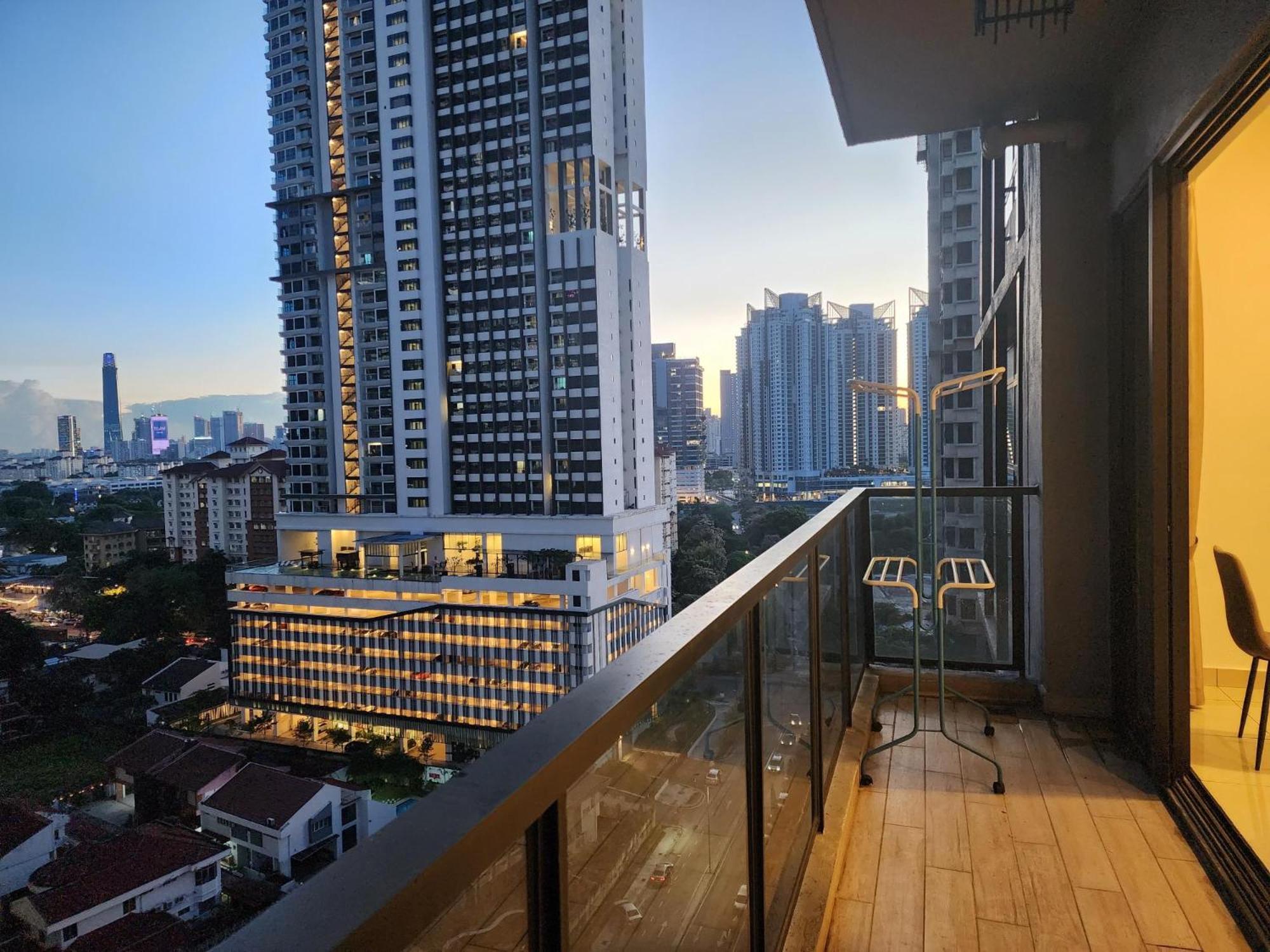 Astoria,4r3b,4kmtoklcc,1505sf,bigbalcony,newcondo,bathtub,nicefacilities Apartment Kuala Lumpur