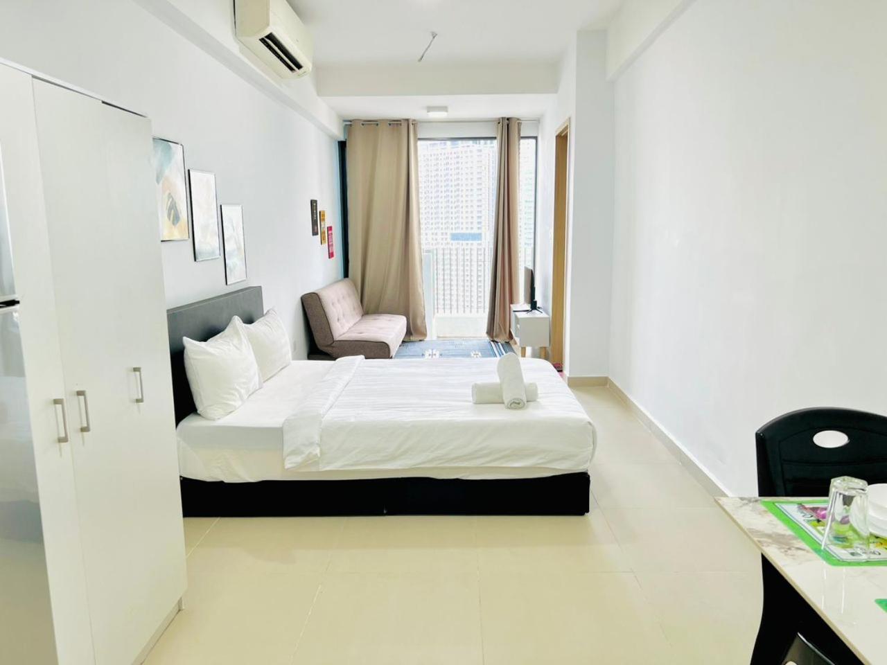 The Luxe Colony Skypool By Tasu Apartment *