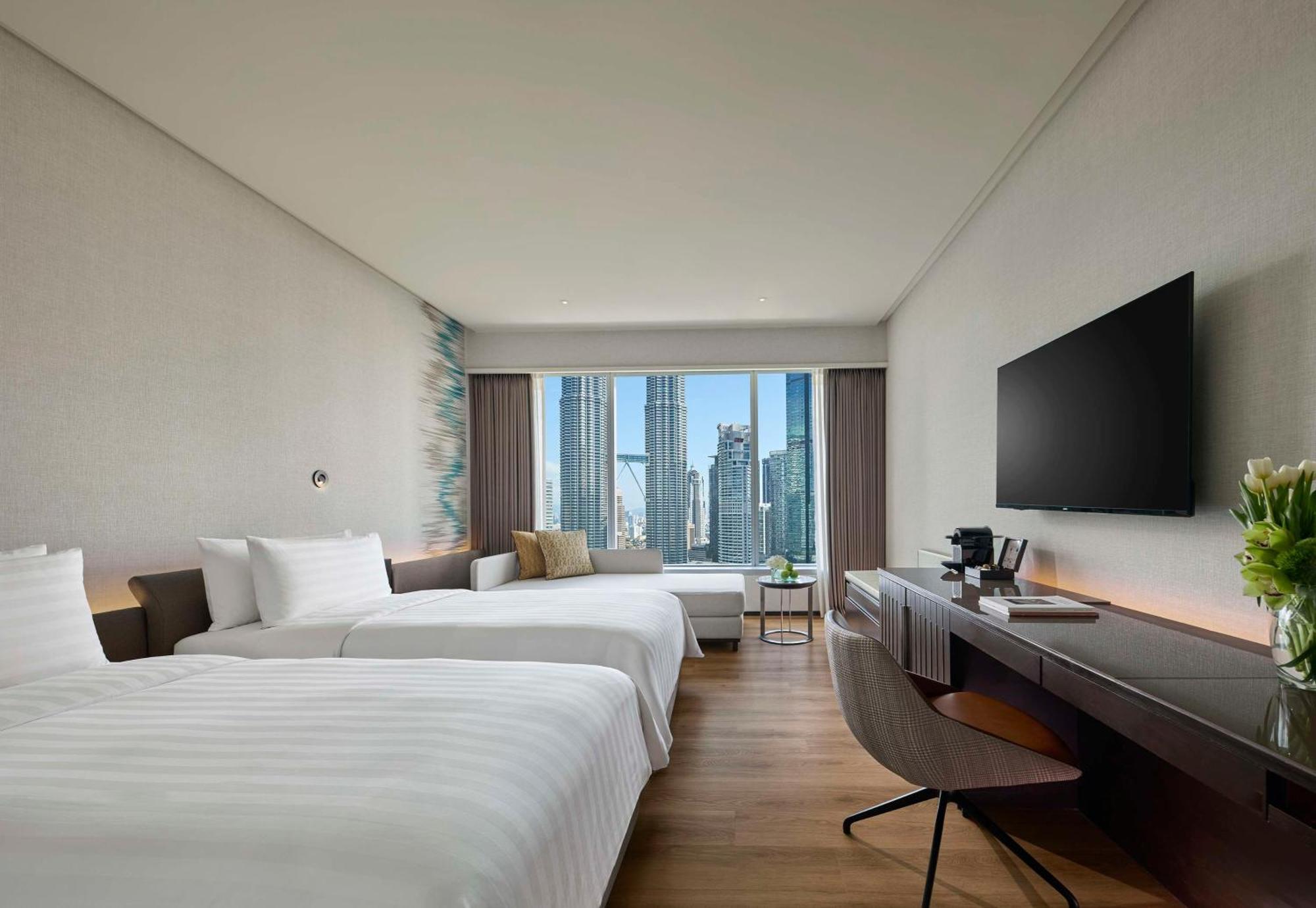 Traders Hotel, 5*