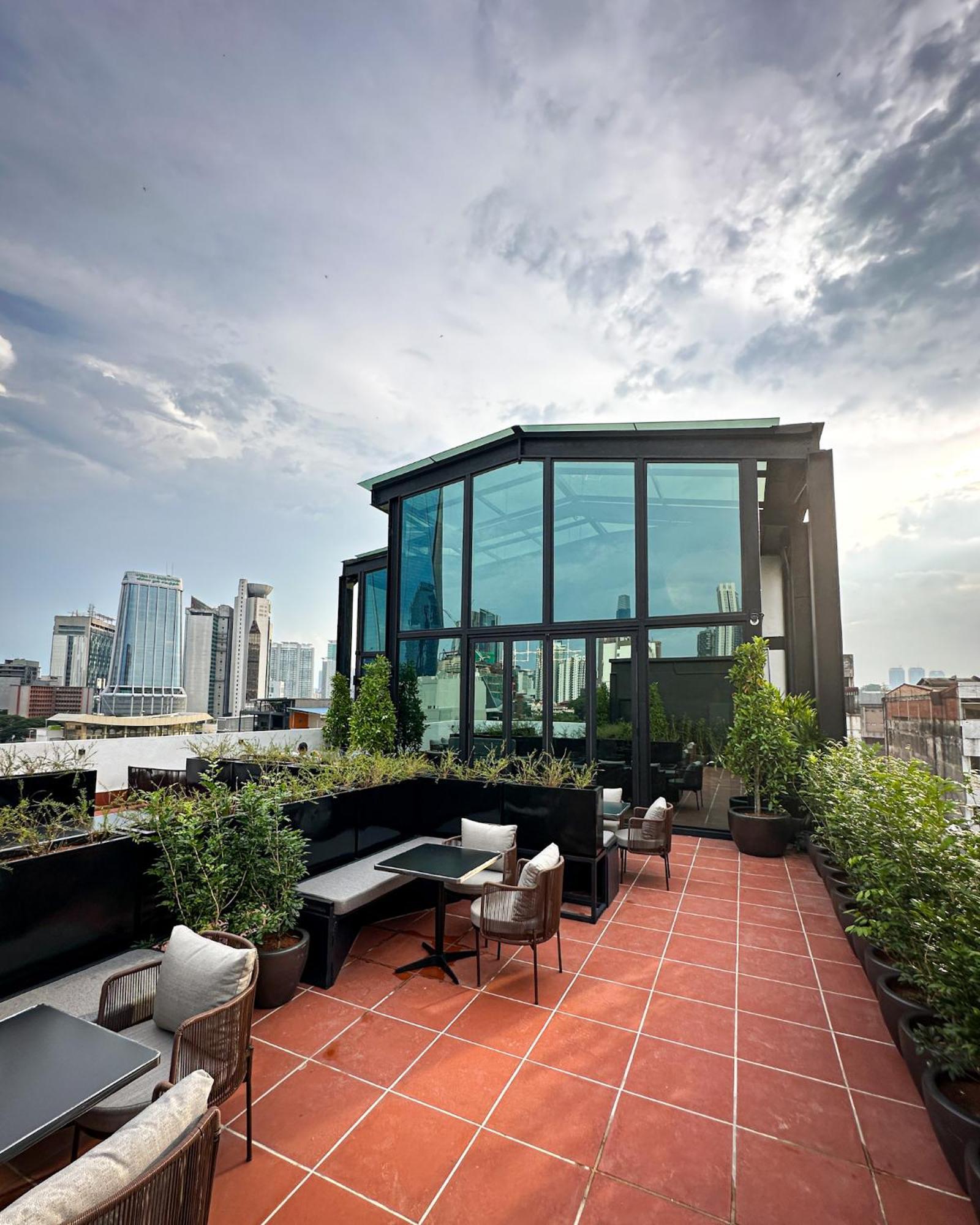 Hotel B