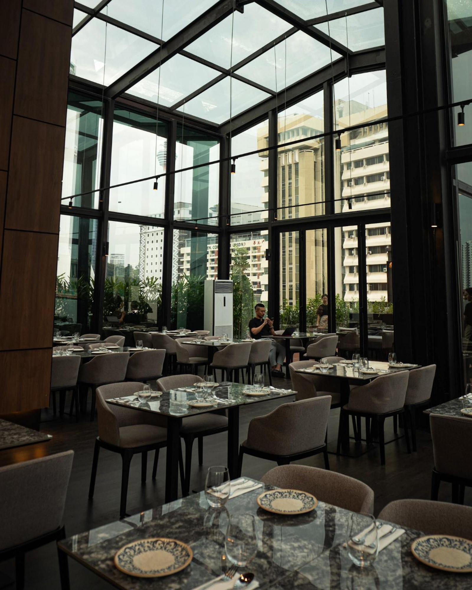 B Hotel