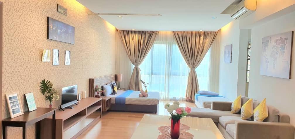 Apartment Regalia With Infinity Pool Klcc By Staycation Homes *