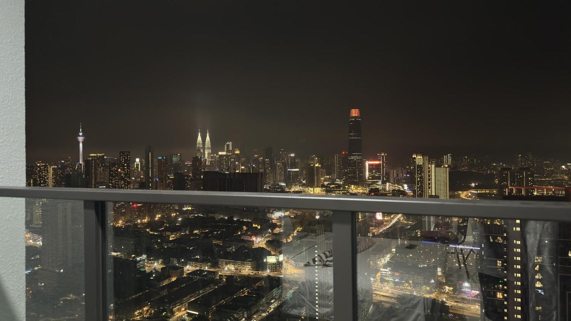 Luxury With Balcony Apartment *