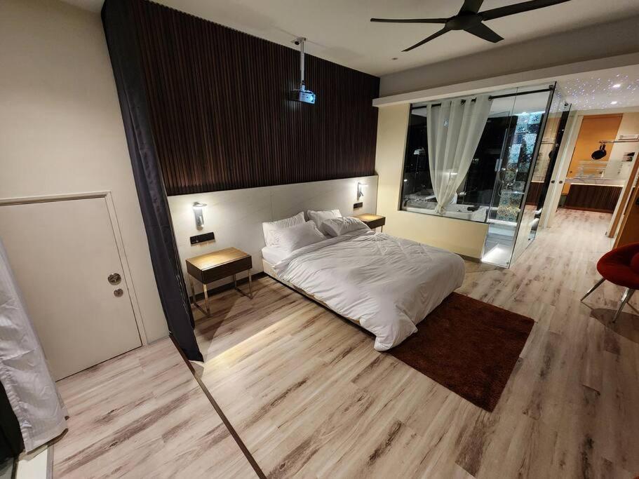 Apartment Desir Amorous Kl #jacuzzi #nflx #prjscn120