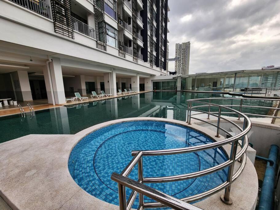 Desir Amorous Kl #jacuzzi #nflx #prjscn120