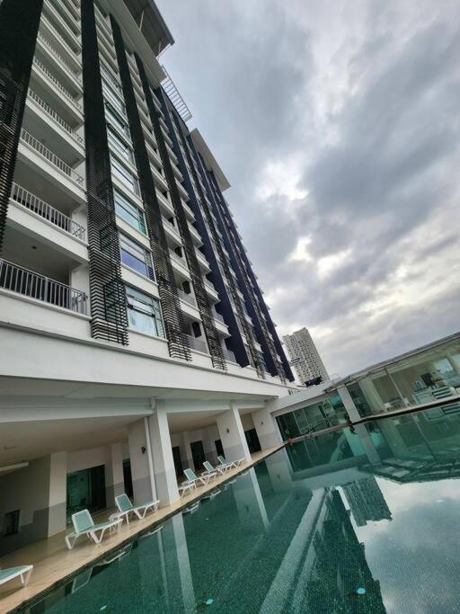Desir Amorous Kl #jacuzzi #nflx #prjscn120