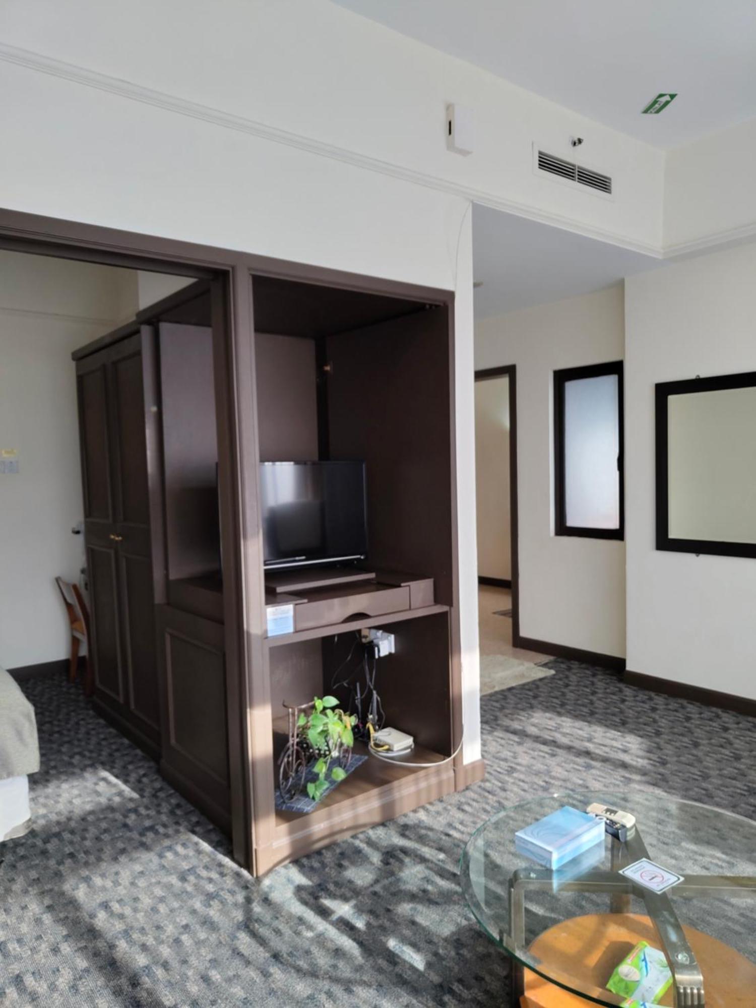 Times Square Services Star At East Lobby Căn hộ