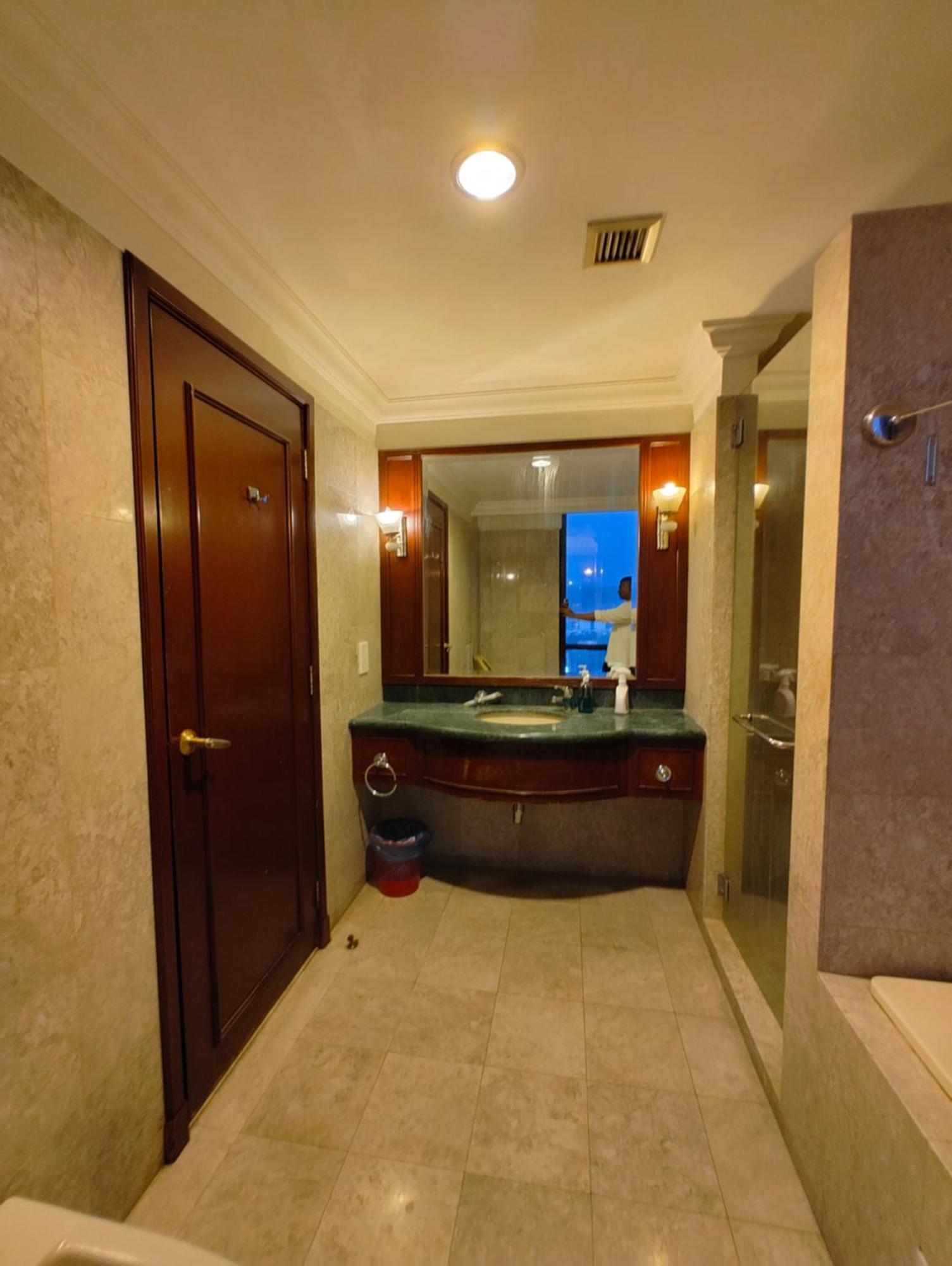 Căn hộ Times Square Services Star At East Lobby *