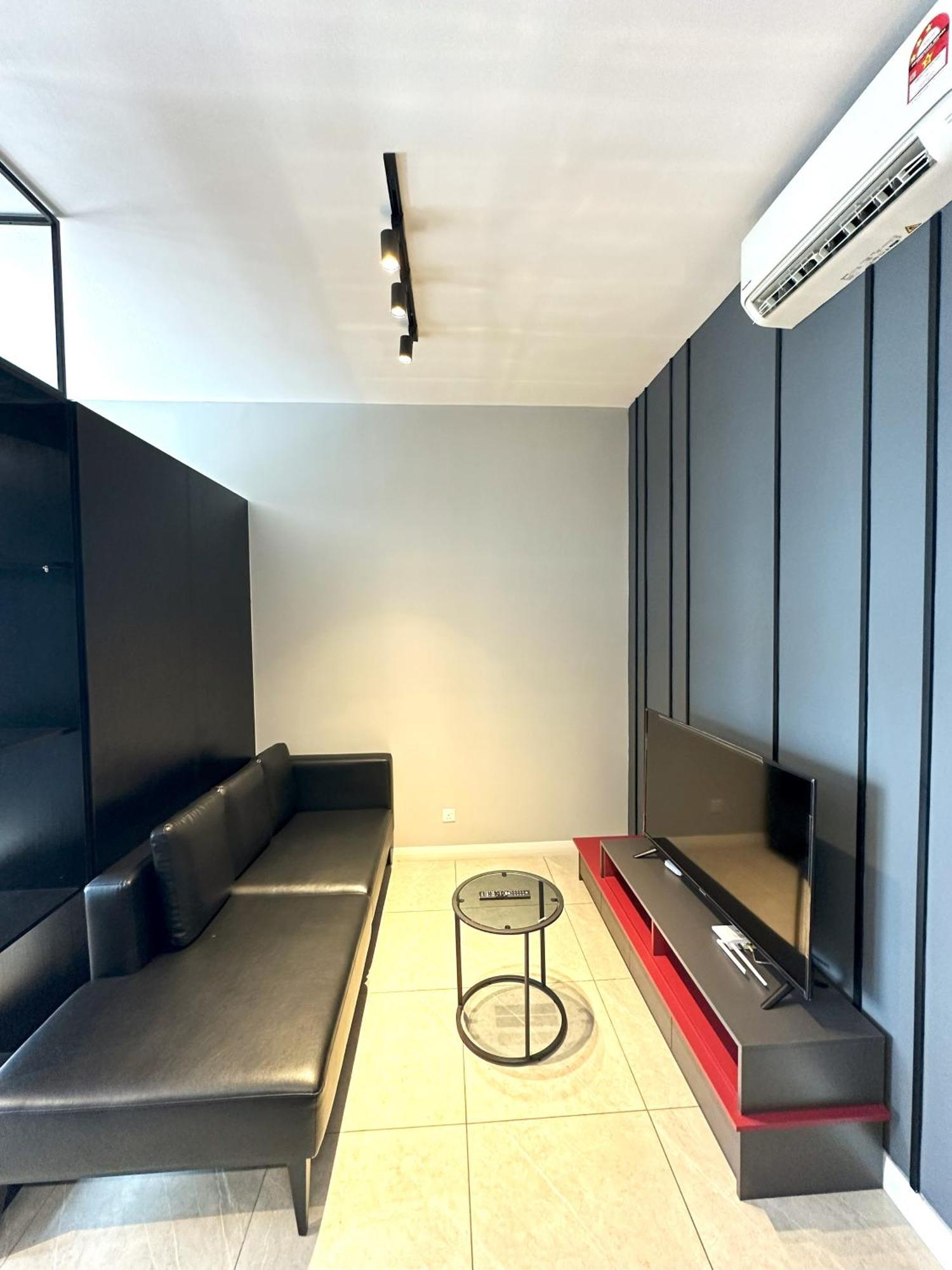 The Axon Avenue Apartment *