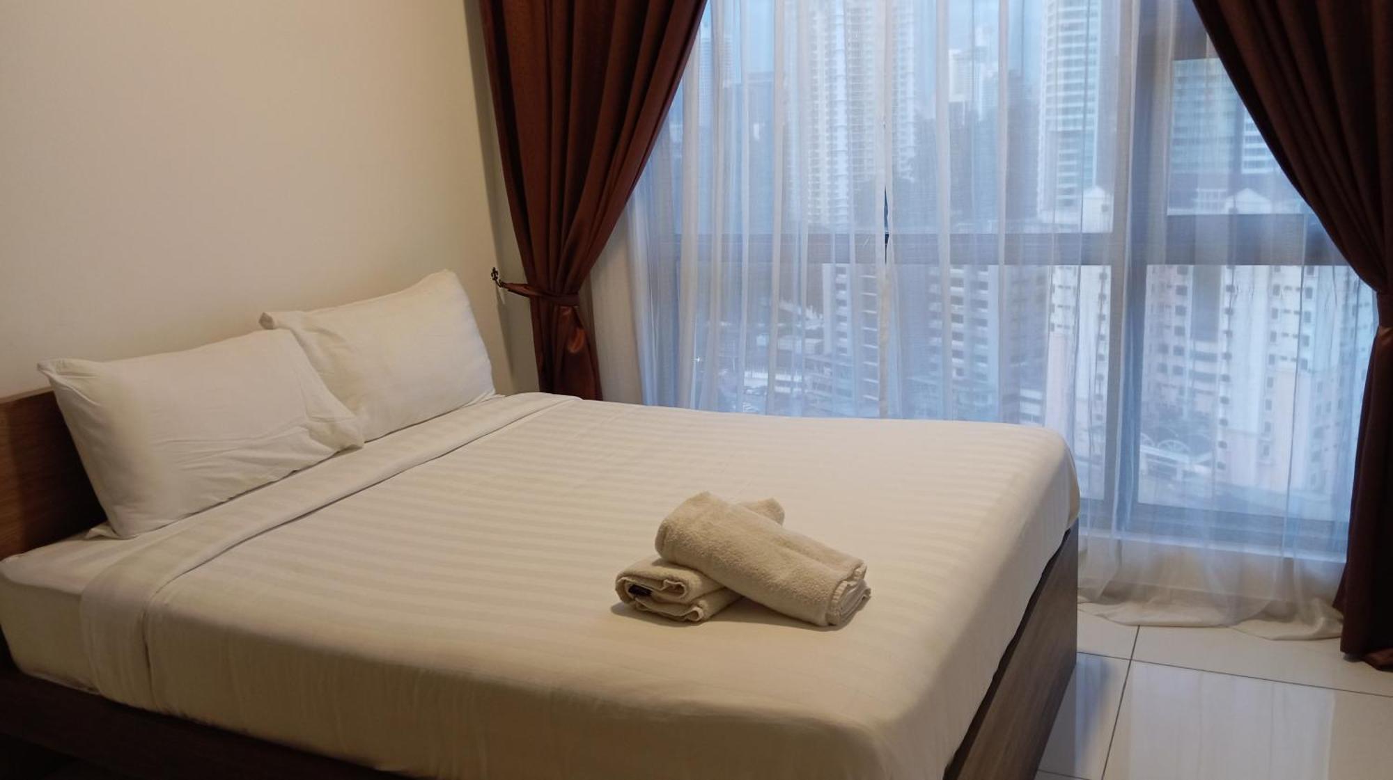 Robertson Family Klcc Apartment *