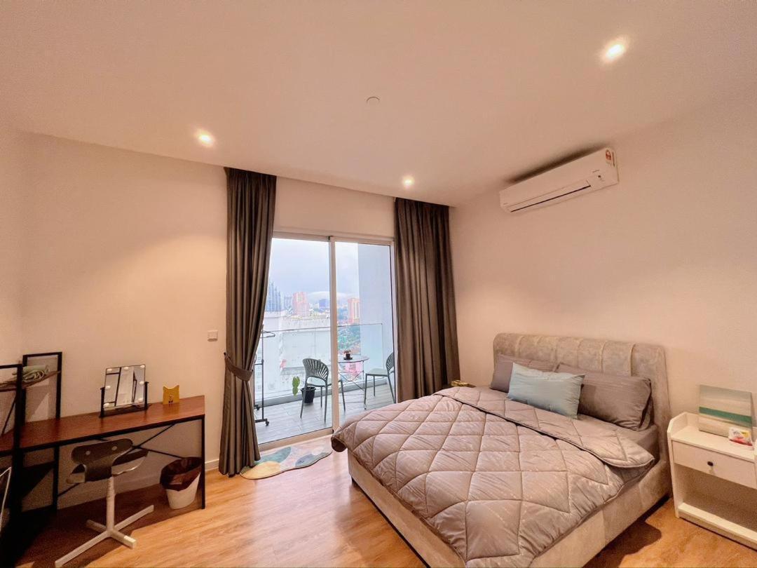 Apartment Quill Sky At