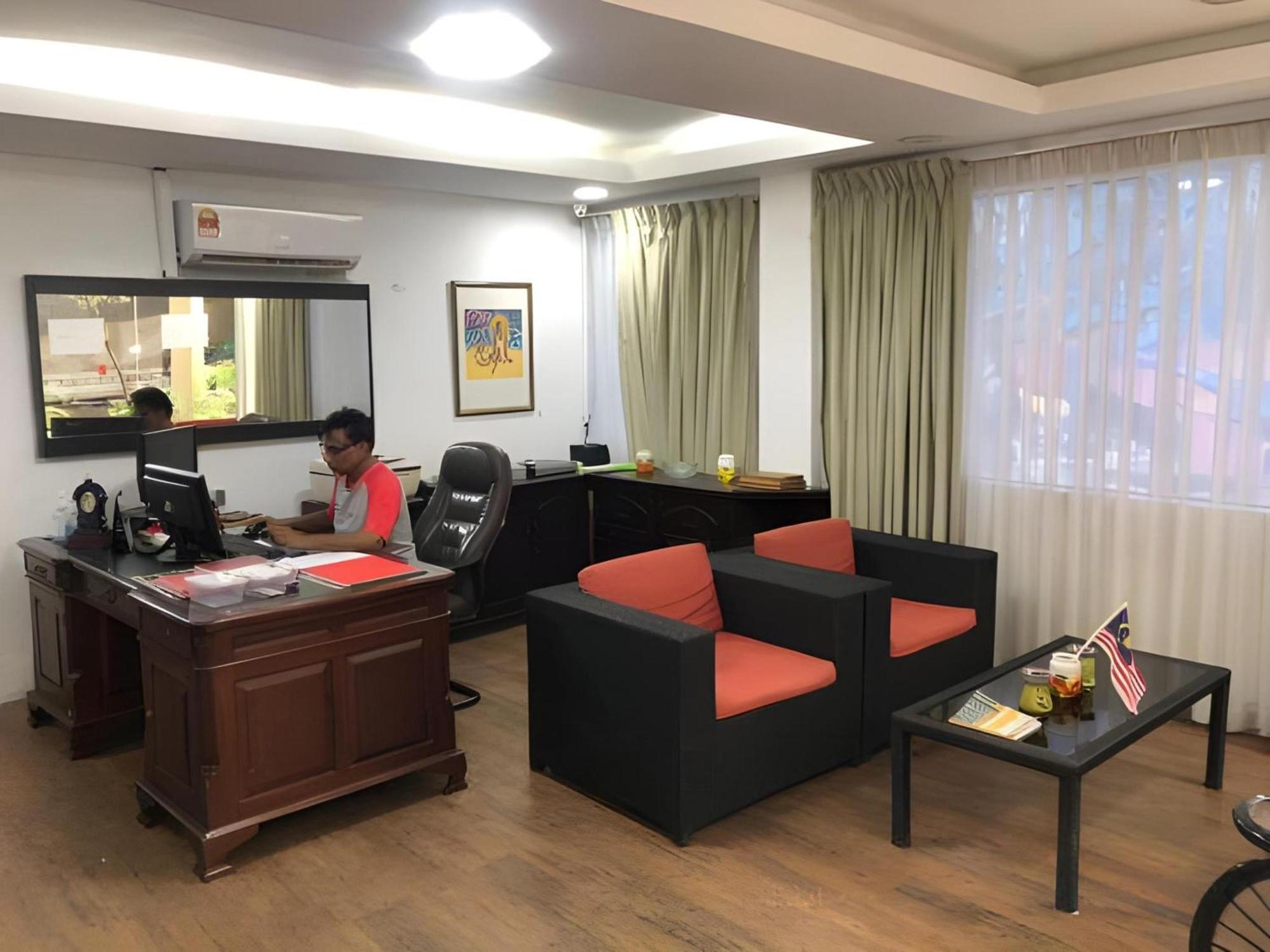Super Oyo 90780 J Bukit Bintang Hotel 2*