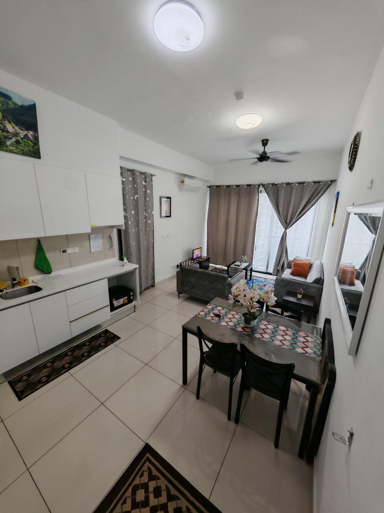 Astoria Ampang, 6pax - Near Klcc, Zoonegara, Ampangpoint Mall Homestay *